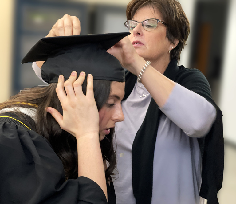 mom helps grad with mortarboard